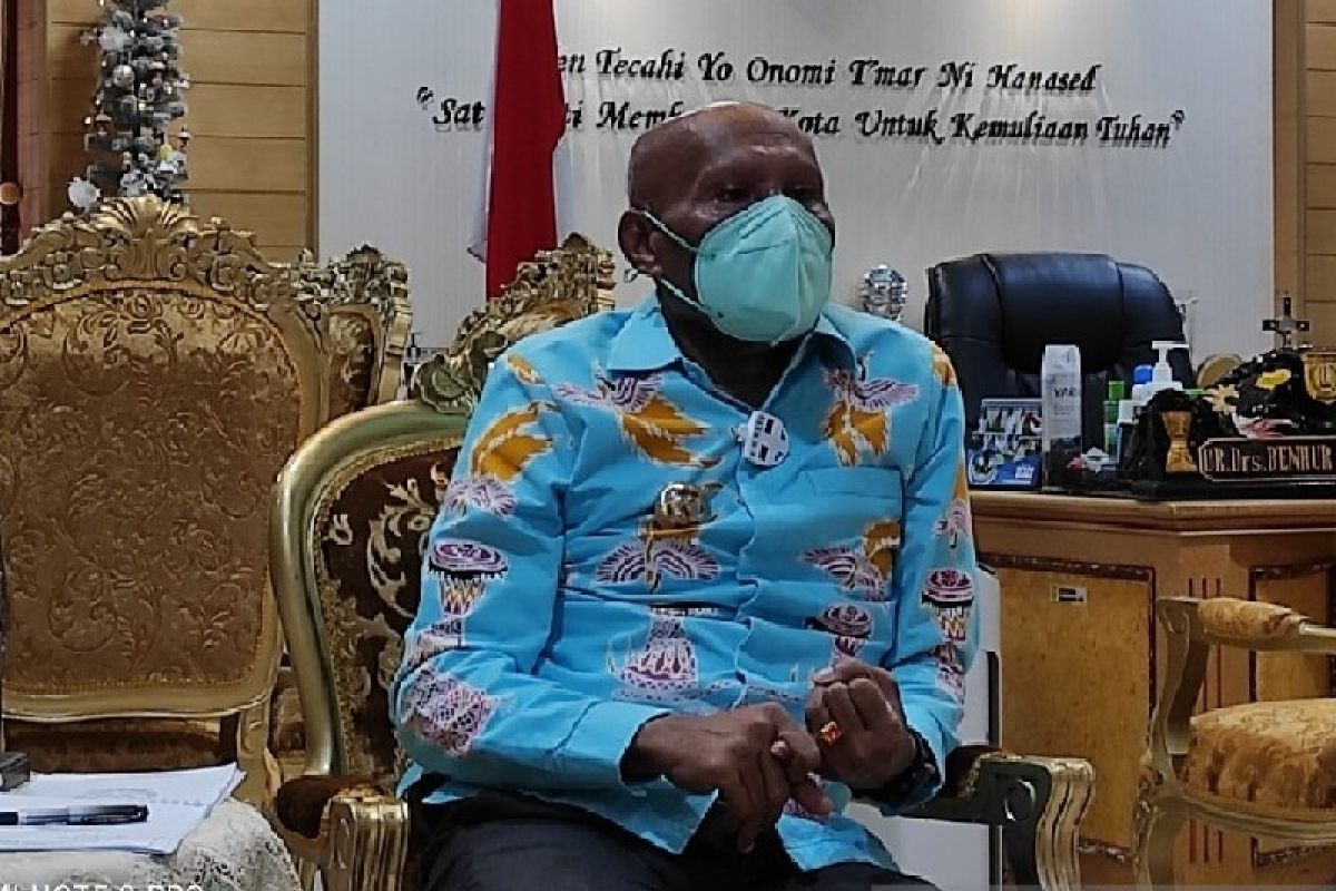 Warga Jayapura antusias sambut kebijakan lepas masker tempat umum