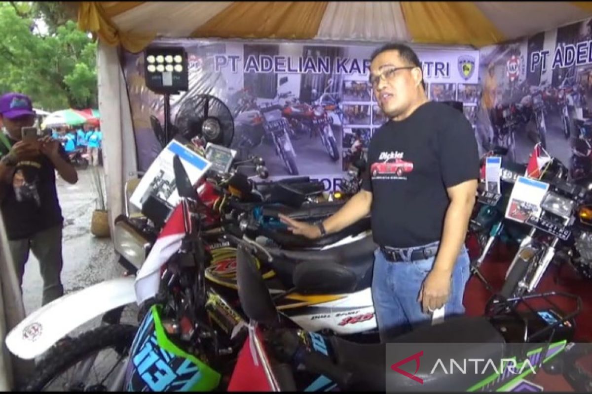 Kolektor banua tampilkan koleksi motor Legend Amuntai Expo 2022.