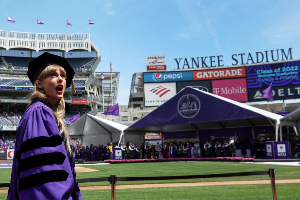 "Semua akan baik-baik saja," kata  Taylor Swift di pidato kelulusan NYU