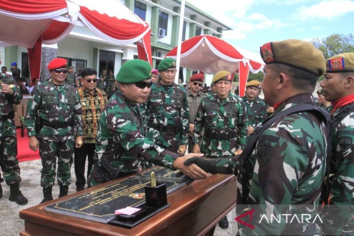 Kasad Jenderal TNI Dudung Abdurachman resmikan Yon Arhanud dan Yon Armed di Kupang
