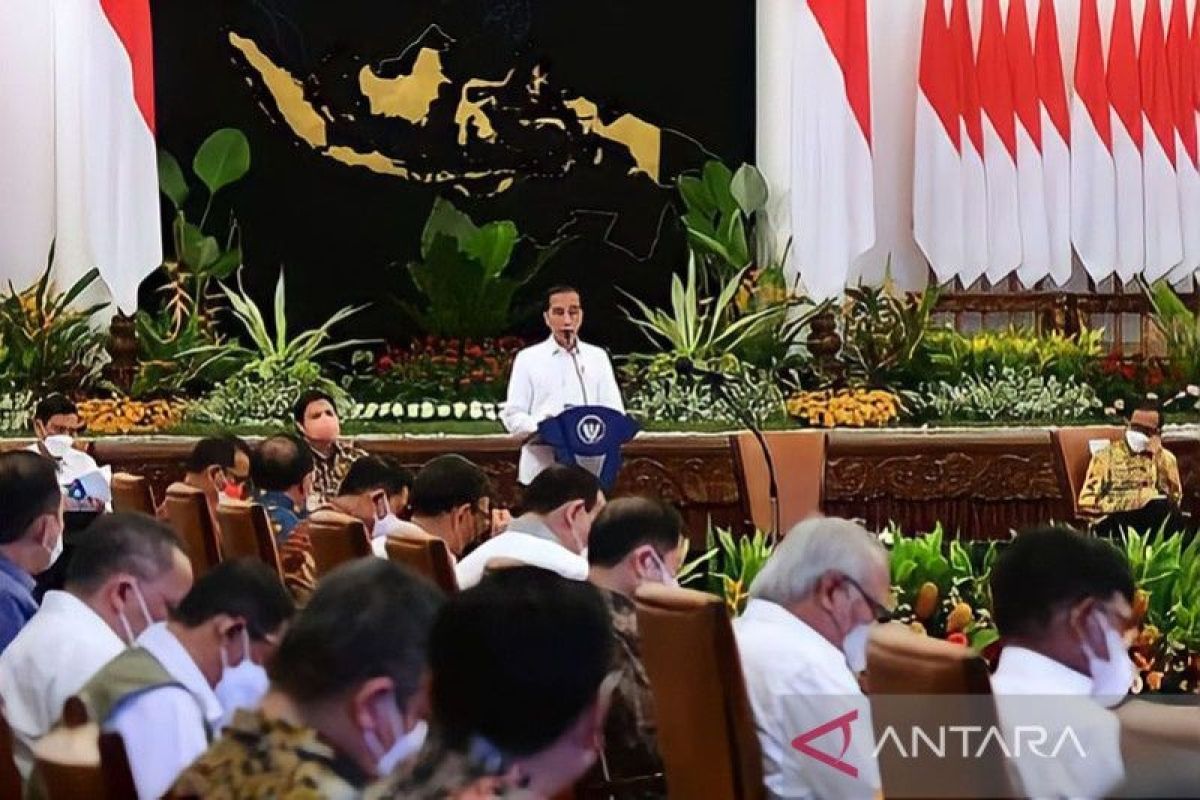 Pengamat: Presiden Jokowi perlu evaluasi kinerja menteri