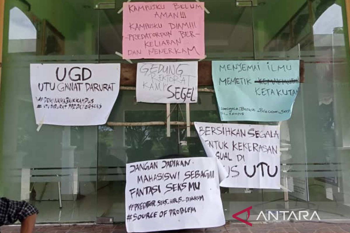 Mahasiswa segel pintu Rektorat UTU Meulaboh, ini tuntutannya