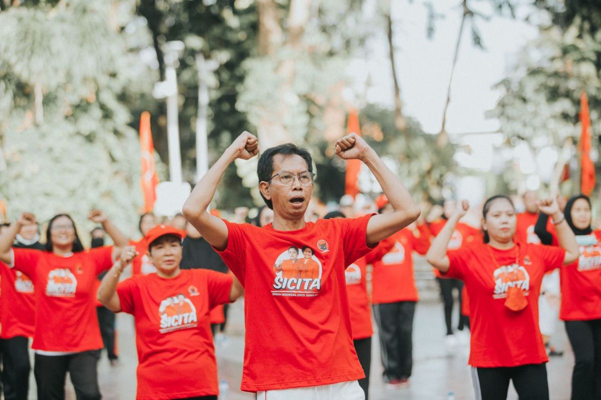 Peringati Harkitnas, ribuan kader PDIP Surabaya ikuti senam Sicita serentak