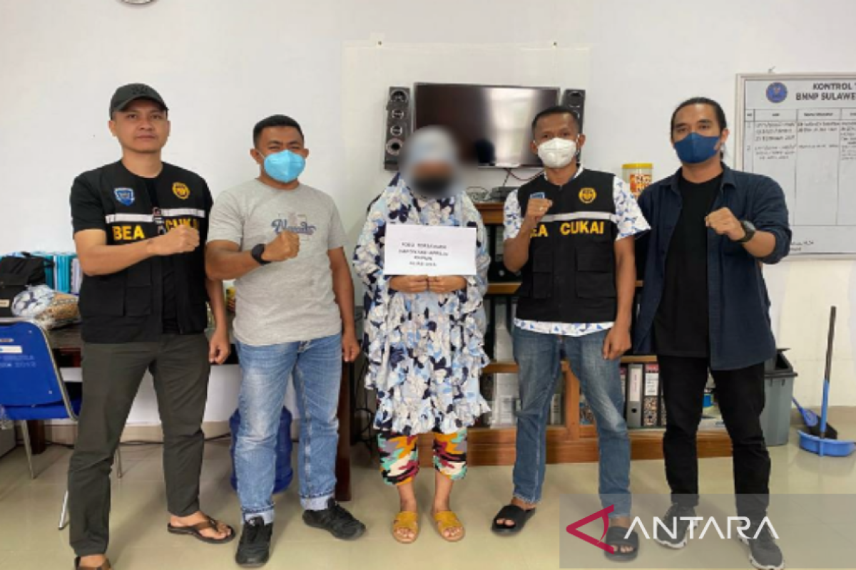 Bea Cukai dan BNN Sultra tangkap wanita terima paket ganja dari Bone