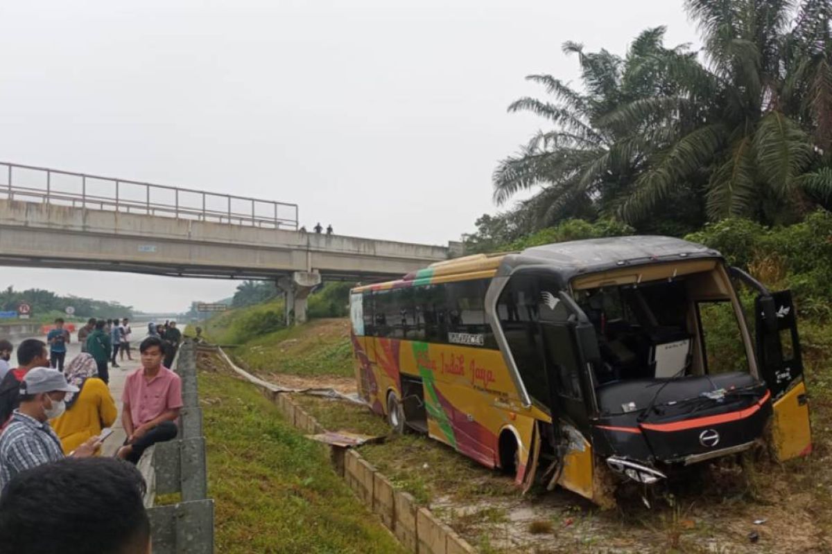 Bus Pulau Indah alami kecelakaan di Km 70 Tol Balikpapan-Samarinda