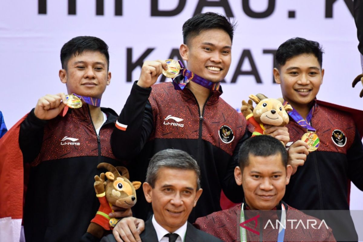 SEA Games Vietnam - Tim karate kata beregu putra raih emas setelah kalahkan Thailand