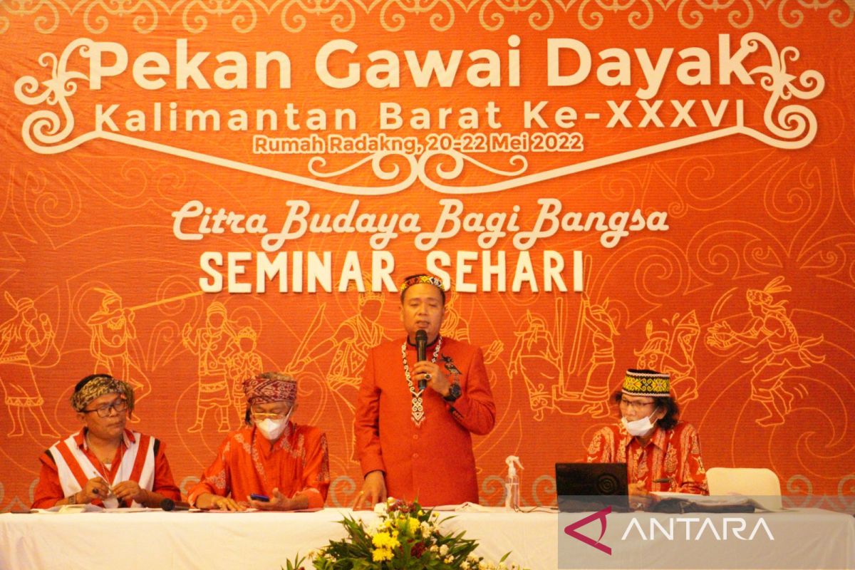 Lasarus jelaskan empat karakteristik dayak dalam seminar PGD XXXVI