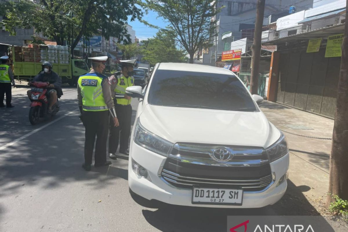 Ditlantas Polda Sulsel razia pengguna TNKB putih
