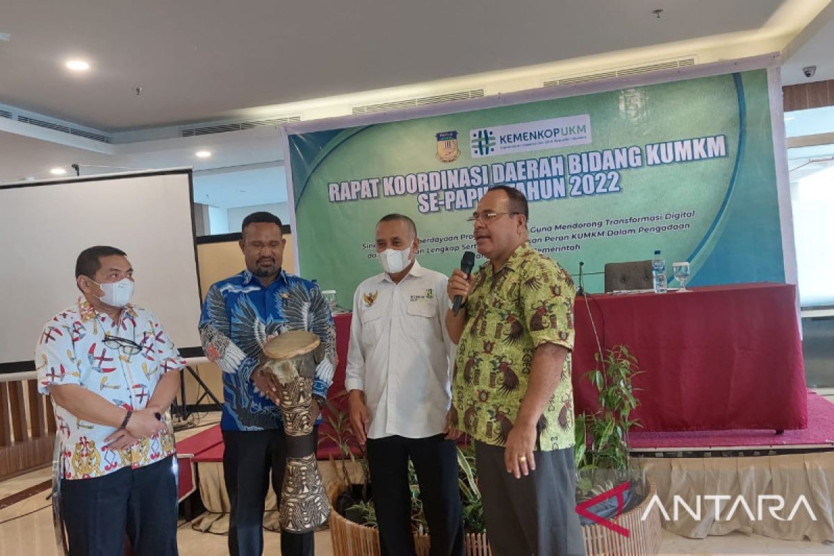 Pemprov Papua mendorong koperasi dan UMKM bisa bersaing pasar nasional