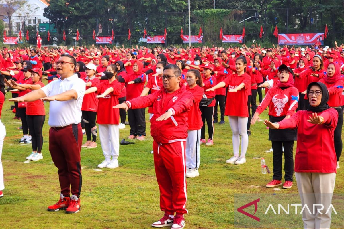 Momentum Harkitnas, PDIP gelorakan cinta tanah air melalui senam