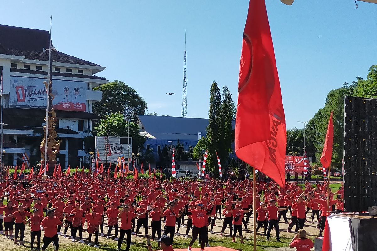 Merahkan Tikala, 500 kader PDIP Manado pecahkan rekor MURI SICITA