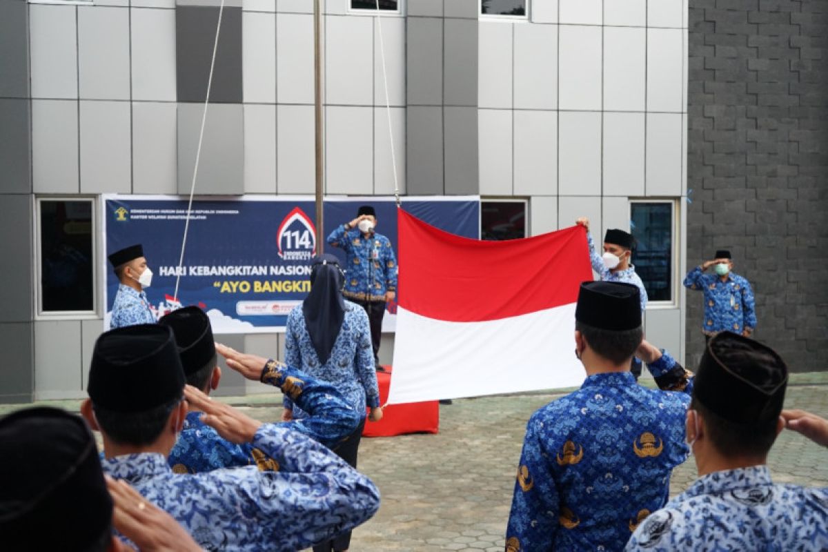 Kemenkumham Sumsel gelar upacara Harkitnas mengusung tema "Ayo Bangkit Bersama"