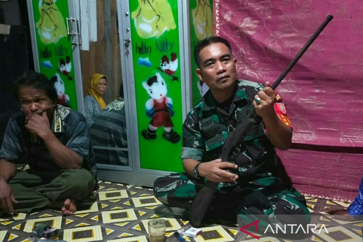 Warga Kaltim serahkan senjata api rakitan  ke TNI