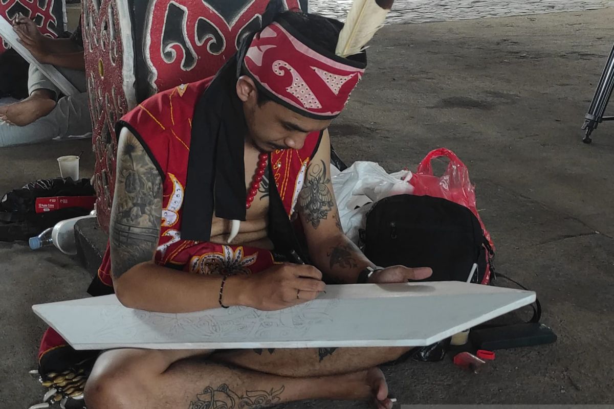 Gawai Dayak adakan lukis perisai  cara pertahankan budaya ke kaum muda