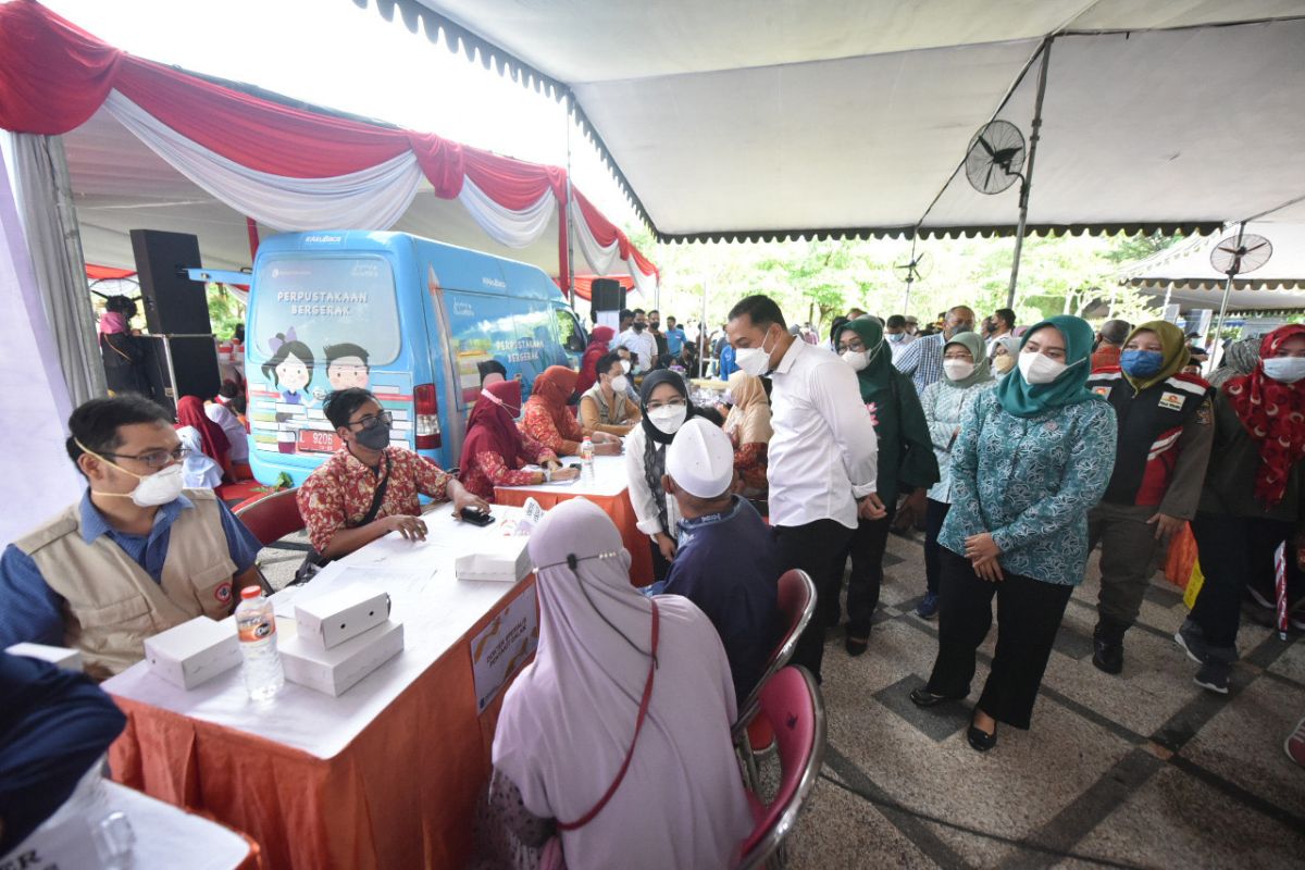 Eri Cahyadi pantau hari terakhir baksos layanan terintegrasi di Surabaya