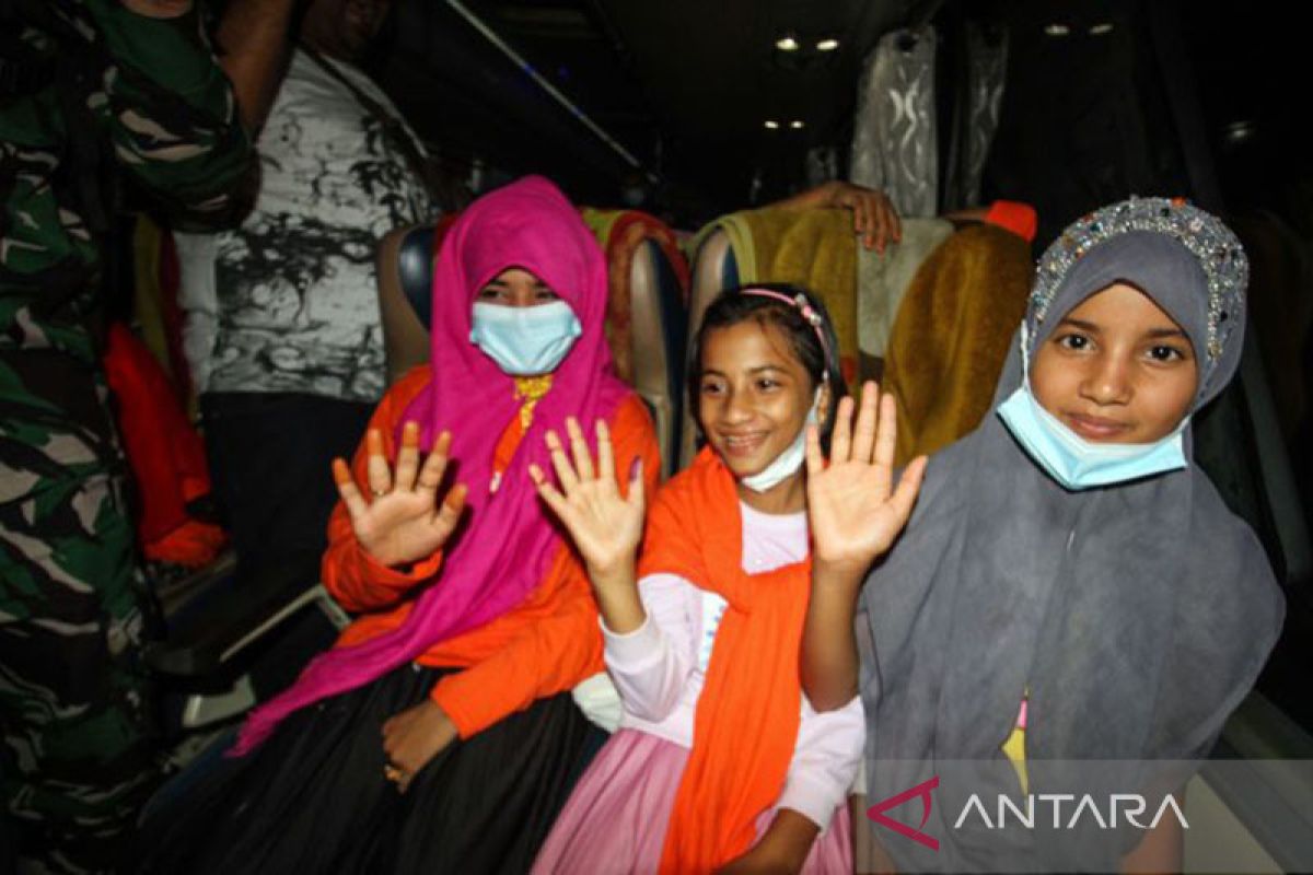 Sebanyak 119 imigran Rohingya di Aceh dipindahkan ke Pekanbaru