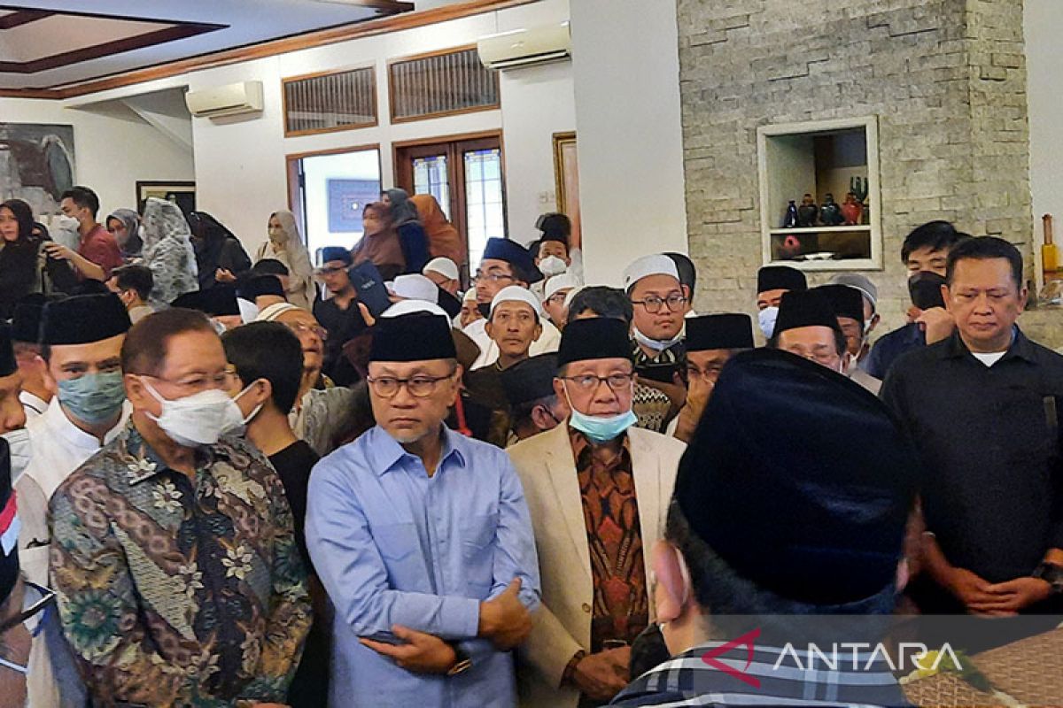 Keluarga ingat pesan Fahmi Idris untuk utamakan pendidikan