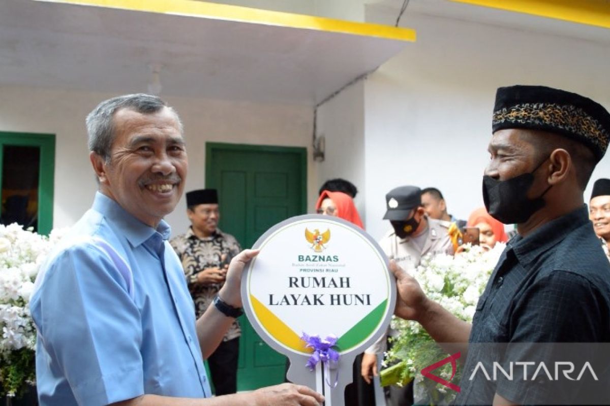 Gubri serahkan RLH bagi warga Pekanbaru