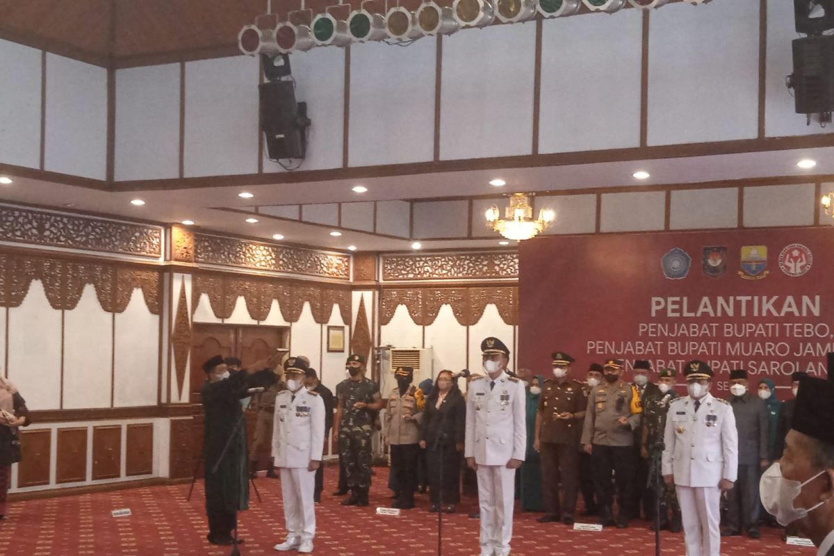 Gubernur Haris minta penjabat bupati tak segan koordinasi dengan mantan bupati