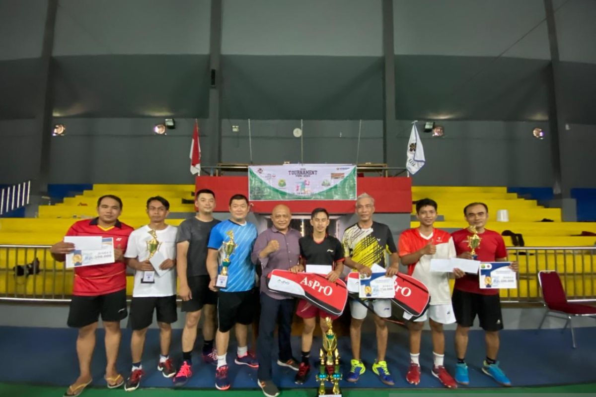 Turnamen Badminton PHRI Kalbar 2022  sukses digelar
