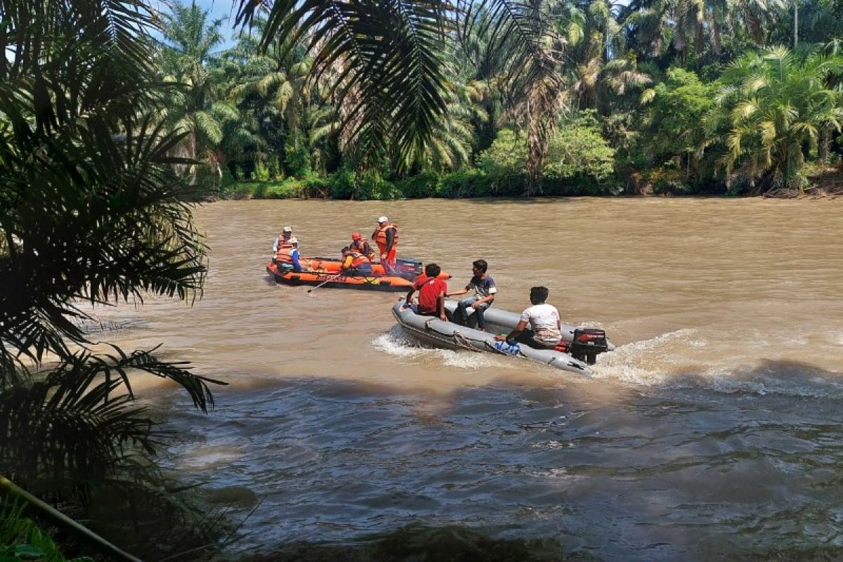 Korban hanyut di Sei Padang Bandar Khalifah belum ditemukan