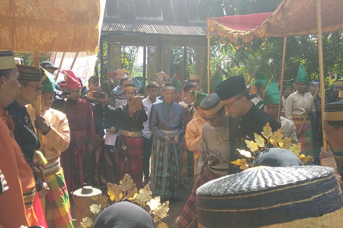 Raja Sanrobone di Takalar beri gelar adat kepada rektor dari Malaysia