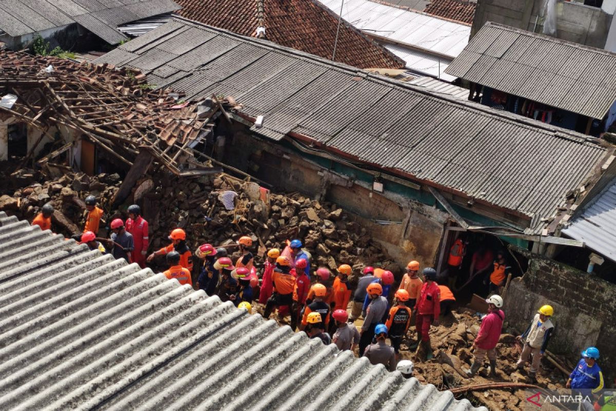 Satu orang masih hilang akibat longsor di Cijeruk Bogor