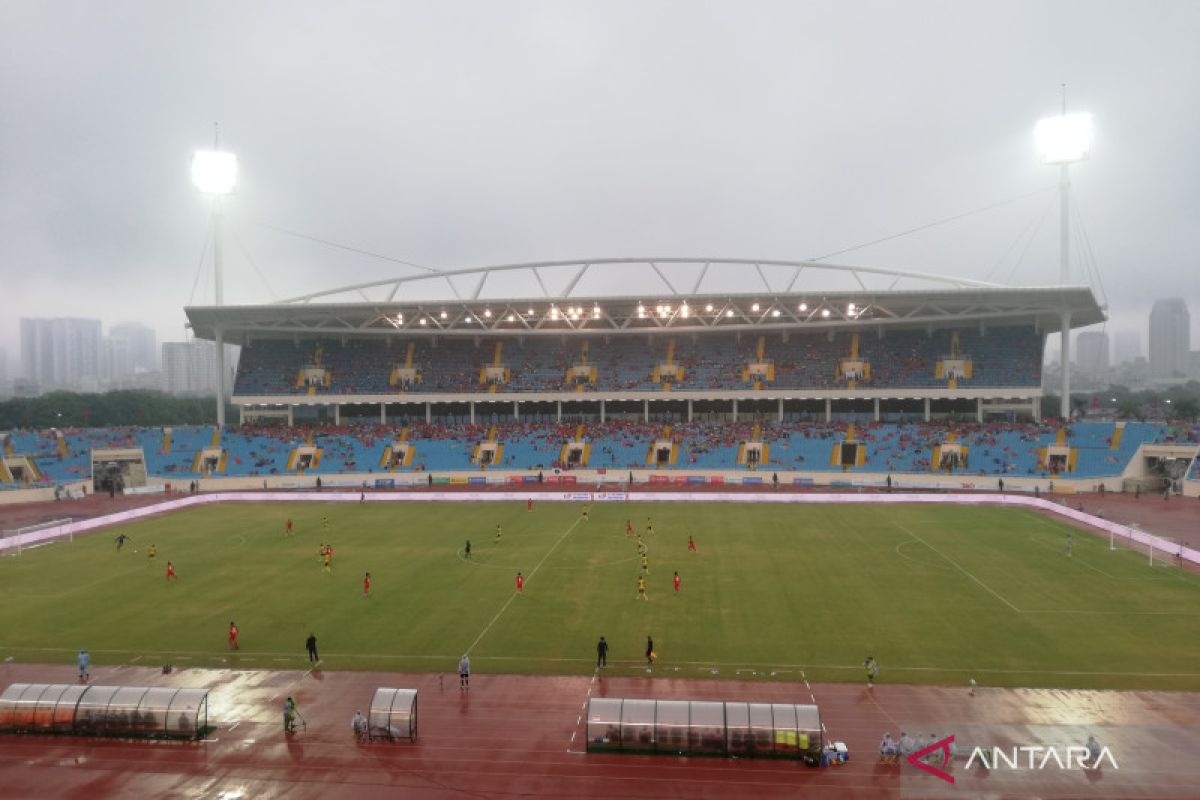 Bench pemain Indonesia dan Malaysia tampak kontras