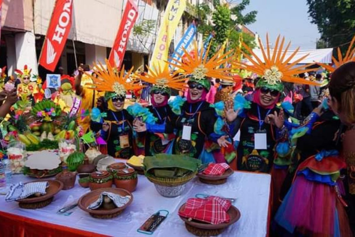 Ratusan peserta semarakkan Festival Rujak Uleg di Kota Surabaya