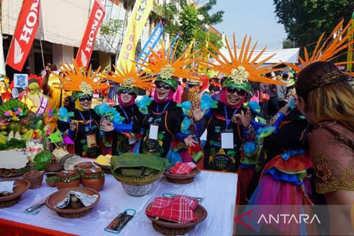 Ratusan peserta semarakkan Festival Rujak Uleg di Surabaya