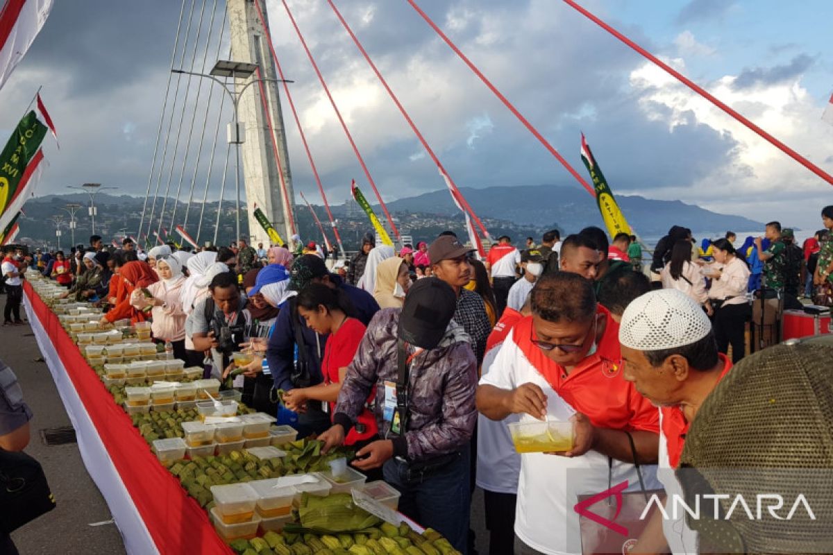 Kodam Pattimura pecahkan rekor MURI makan papeda terbanyak di JMP Ambon