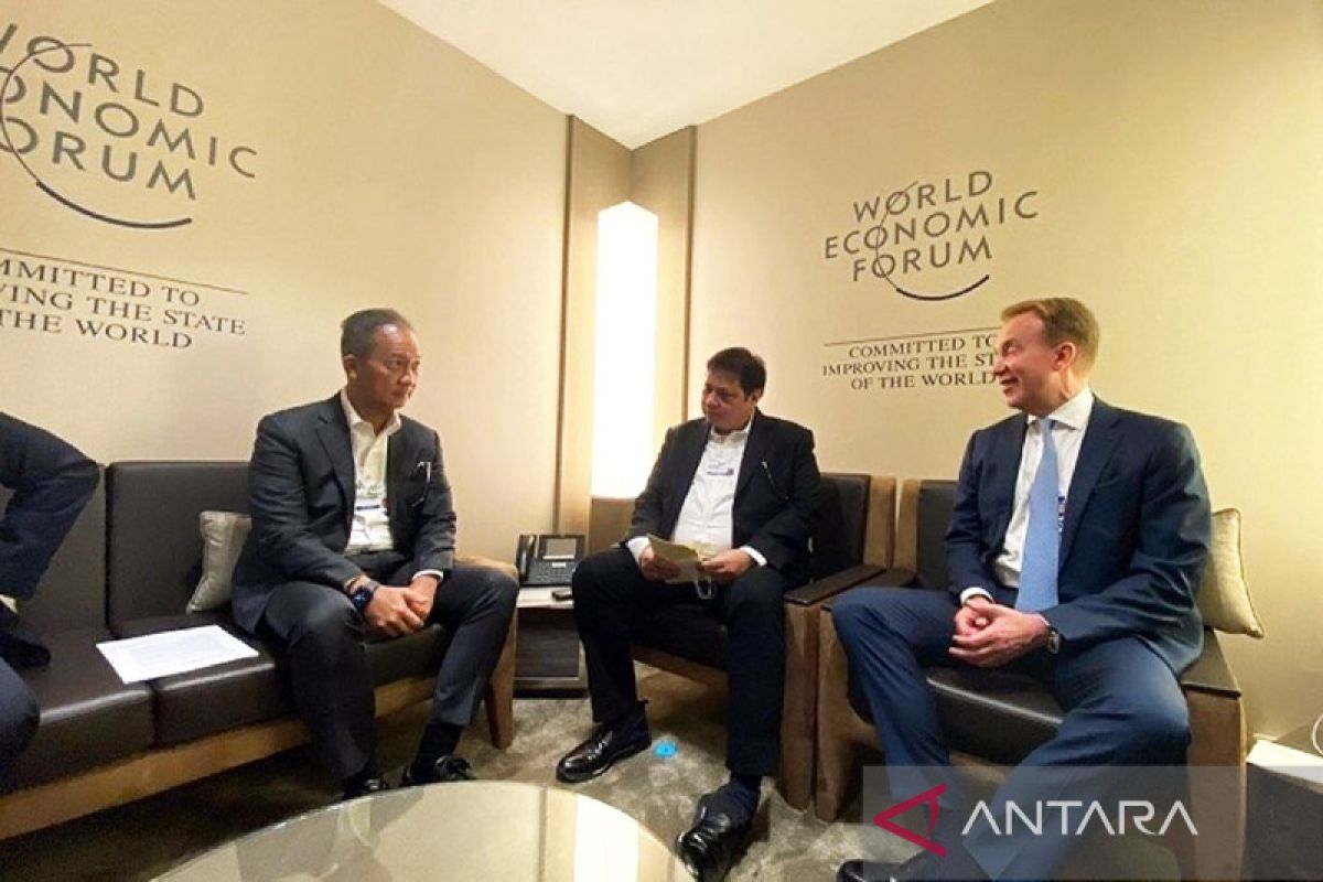 Menperin bertemu Presiden World Economic Forum di Davos