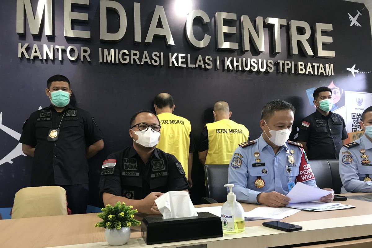 Imigrasi Batam deportasi dua WNA dari hasil patroli