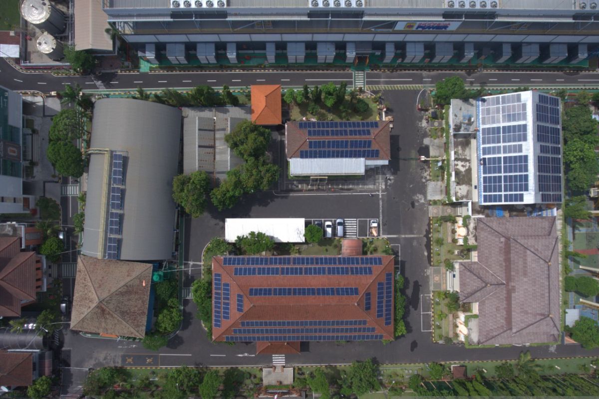 PLN pasang PLTS atap 489,72 kWp di seluruh kantor PLN Bali