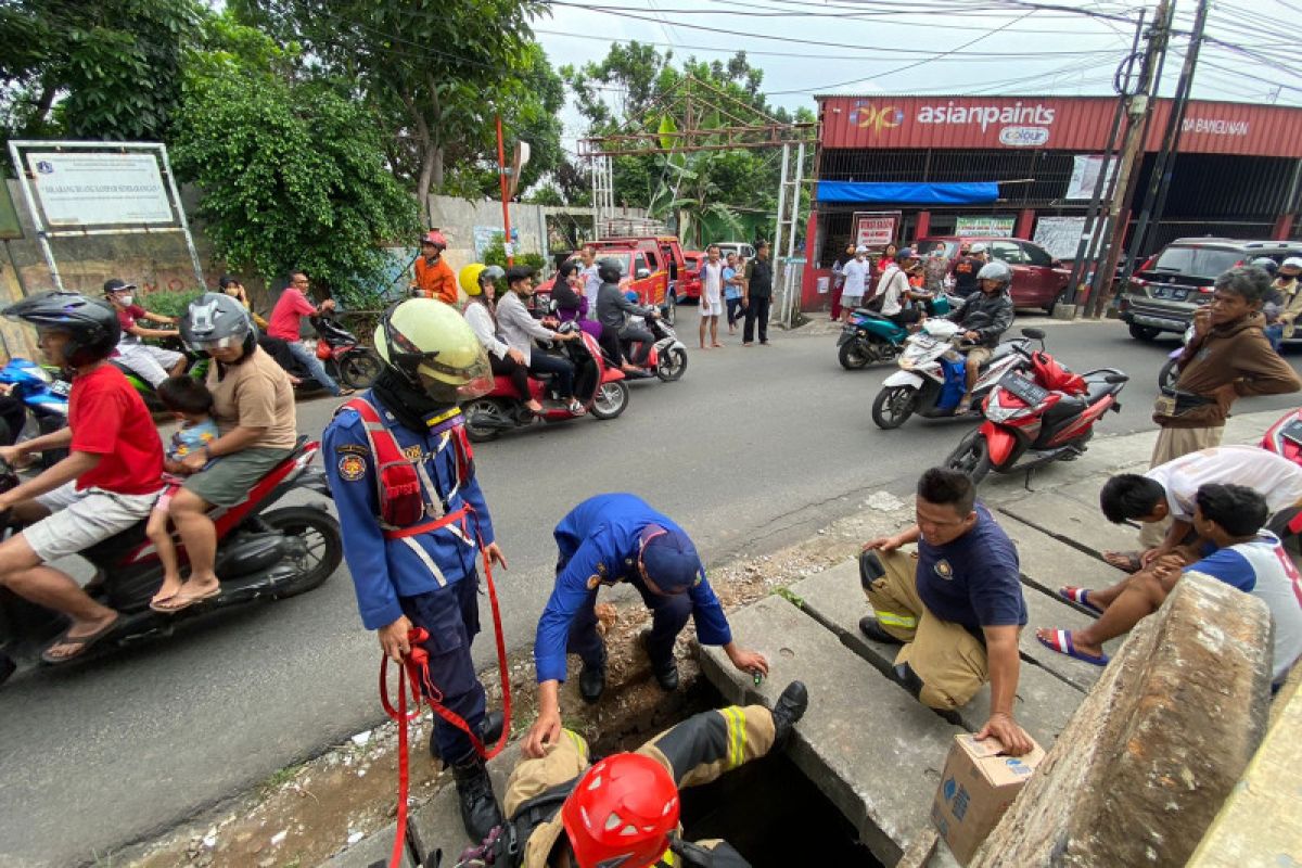 Kepergok curi telepon, maling di Cijantung masuk gorong-gorong