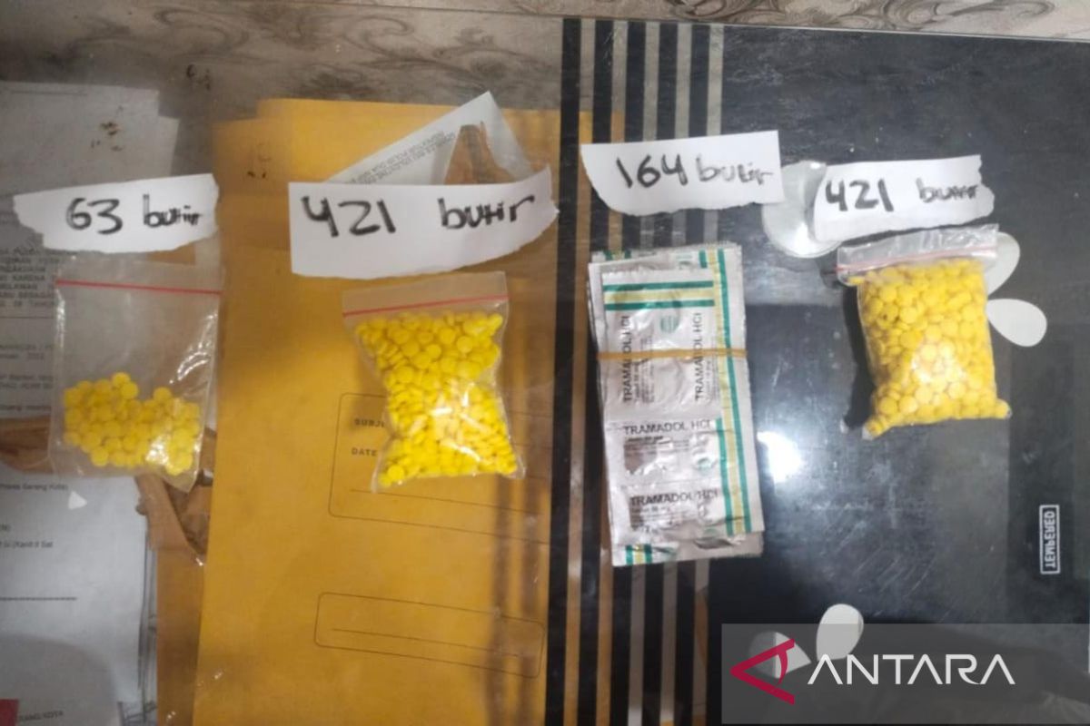 Polres Serkot tangkap pemuda edarkan obat tanpa izin