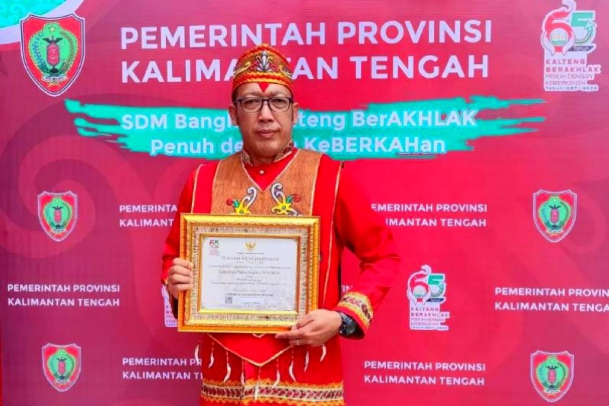 Pejabat Diskominfo Kotim raih penghargaan PNS Berprestasi