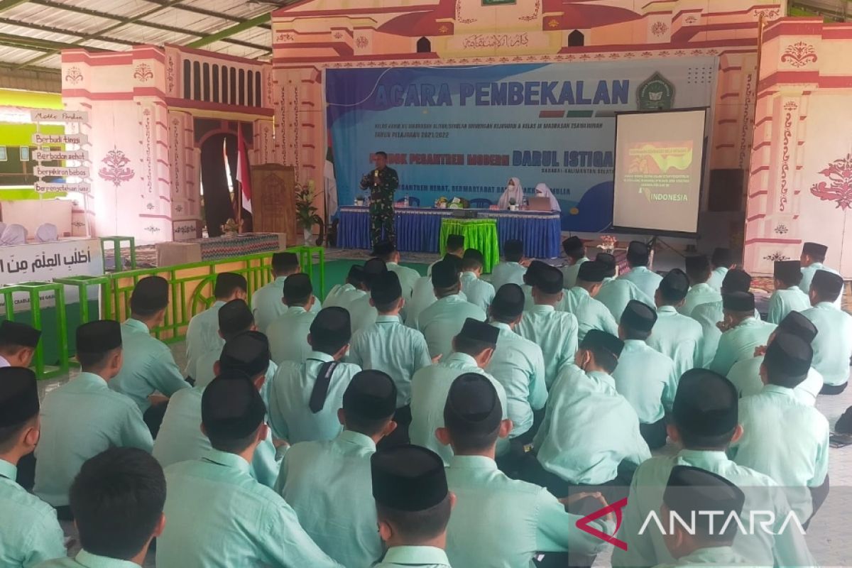 Santri Ponpes Darul Istiqomah dibekali Wasbang dan bela negara