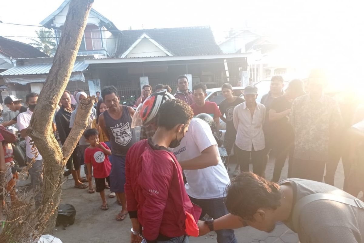 Ini detik-detik penangkapan oknum PNS usai transaksi narkoba di jalan Lombok Timur