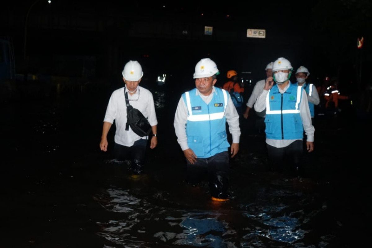 PLN matikan sementara listrik di area terdampak banjir rob Semarang