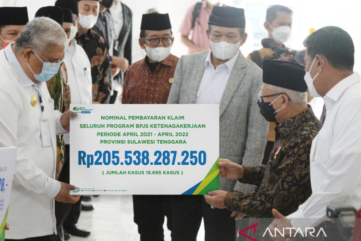 Wapres serahkan manfaat program dan beasiswa BPJS Ketenagakerjaan kepada keluarga pekerja