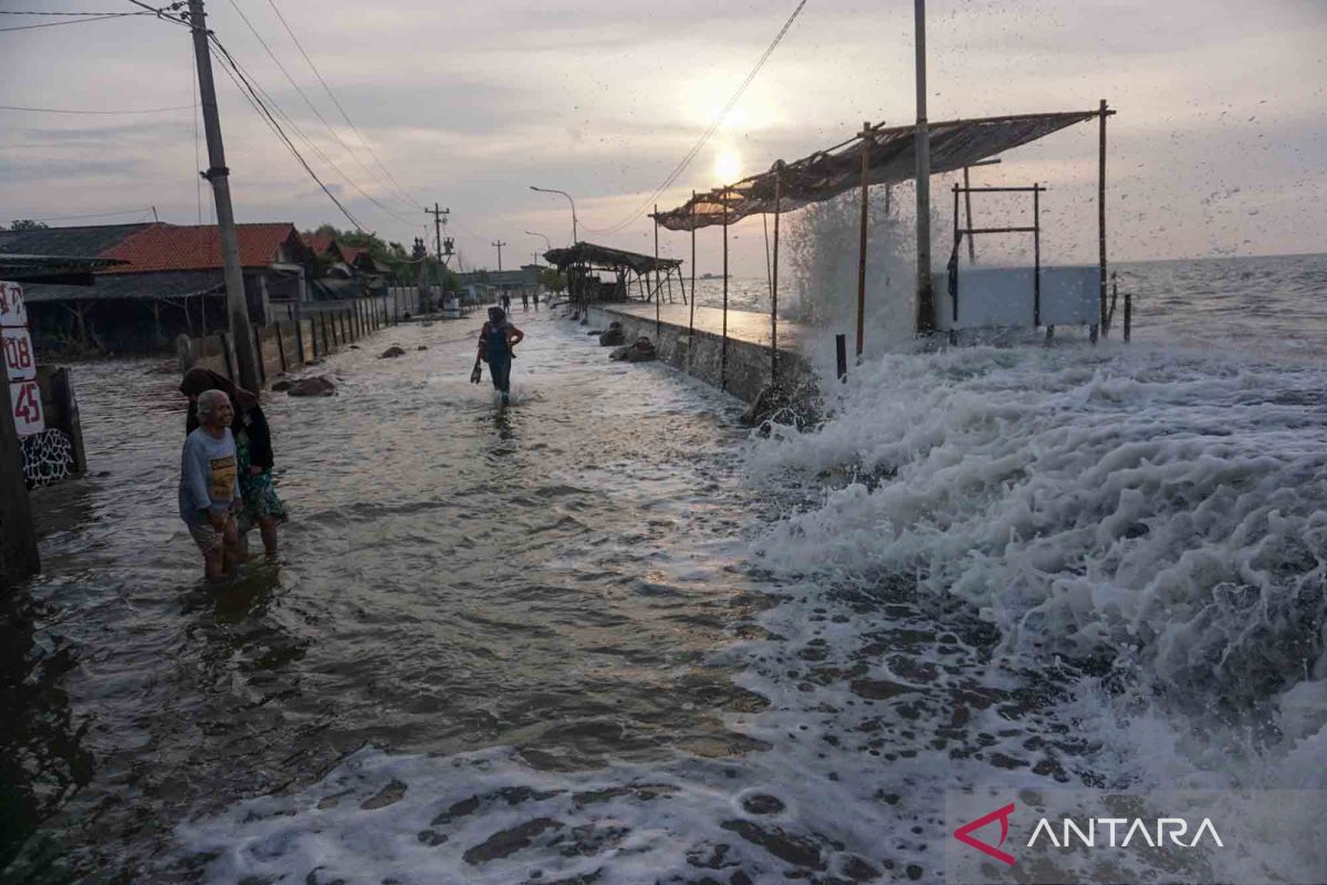 BMKG forecasts Java coastal flooding to last until May 25