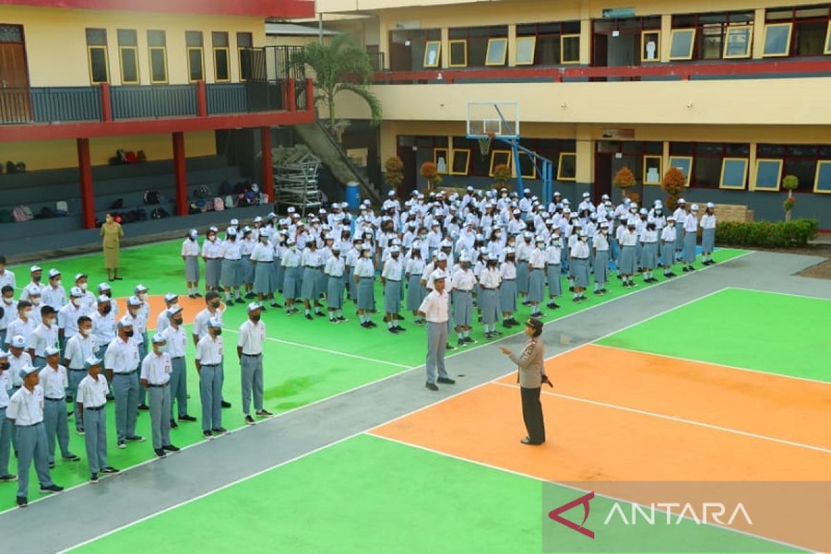 Polresta Ambon datangi sekolah ajak pelajar jauhi tawuran