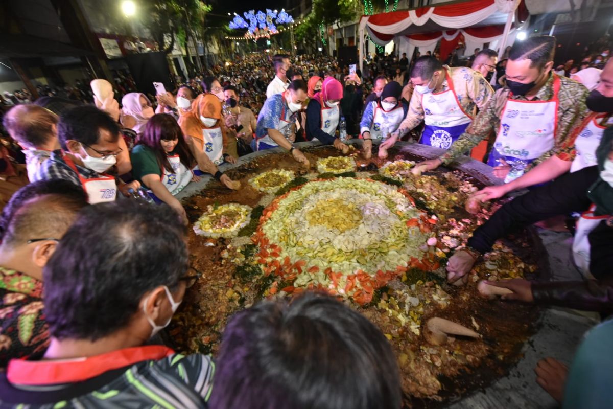Wali kota: Festival Rujak Uleg momentum kebangkitan ekonomi di Surabaya
