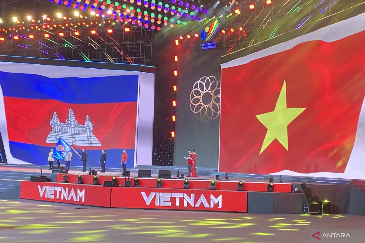 Vietnam serahkan bendera SEA Games ke Kamboja