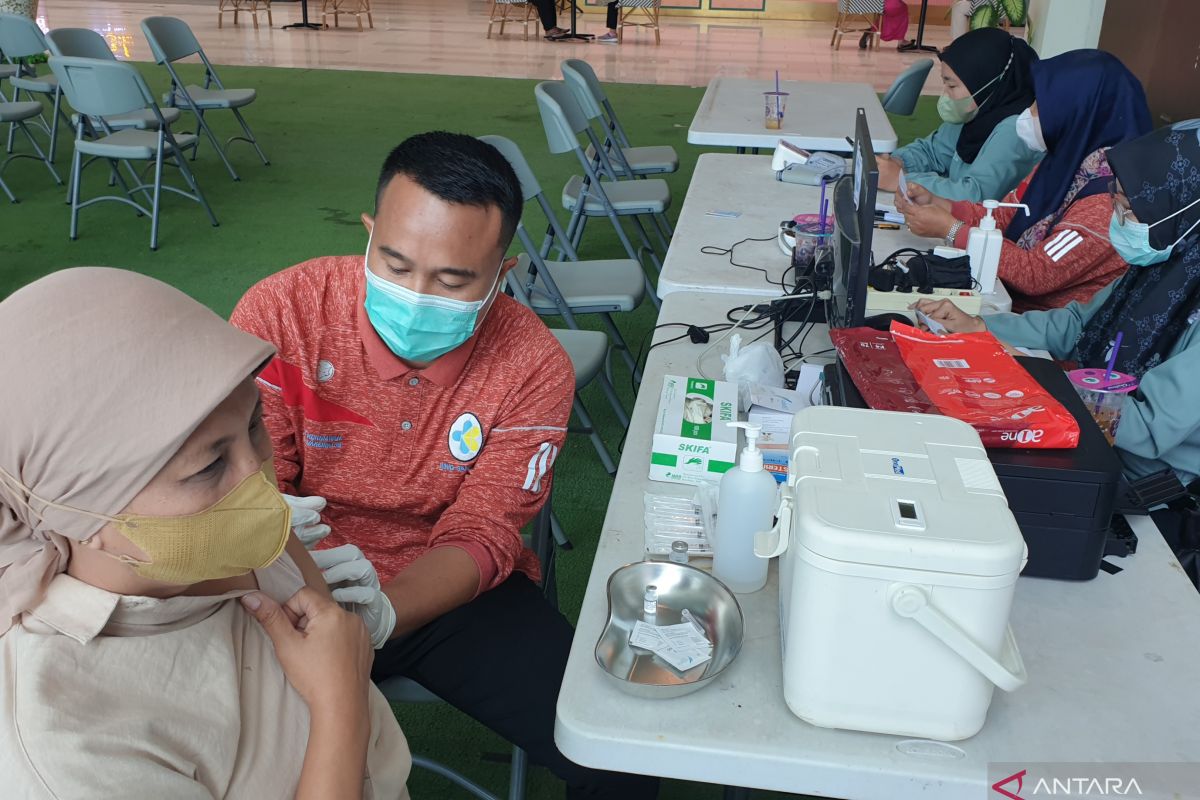 44,4 juta warga Indonesia sudah dapat vaksin COVID-19 dosis penguat