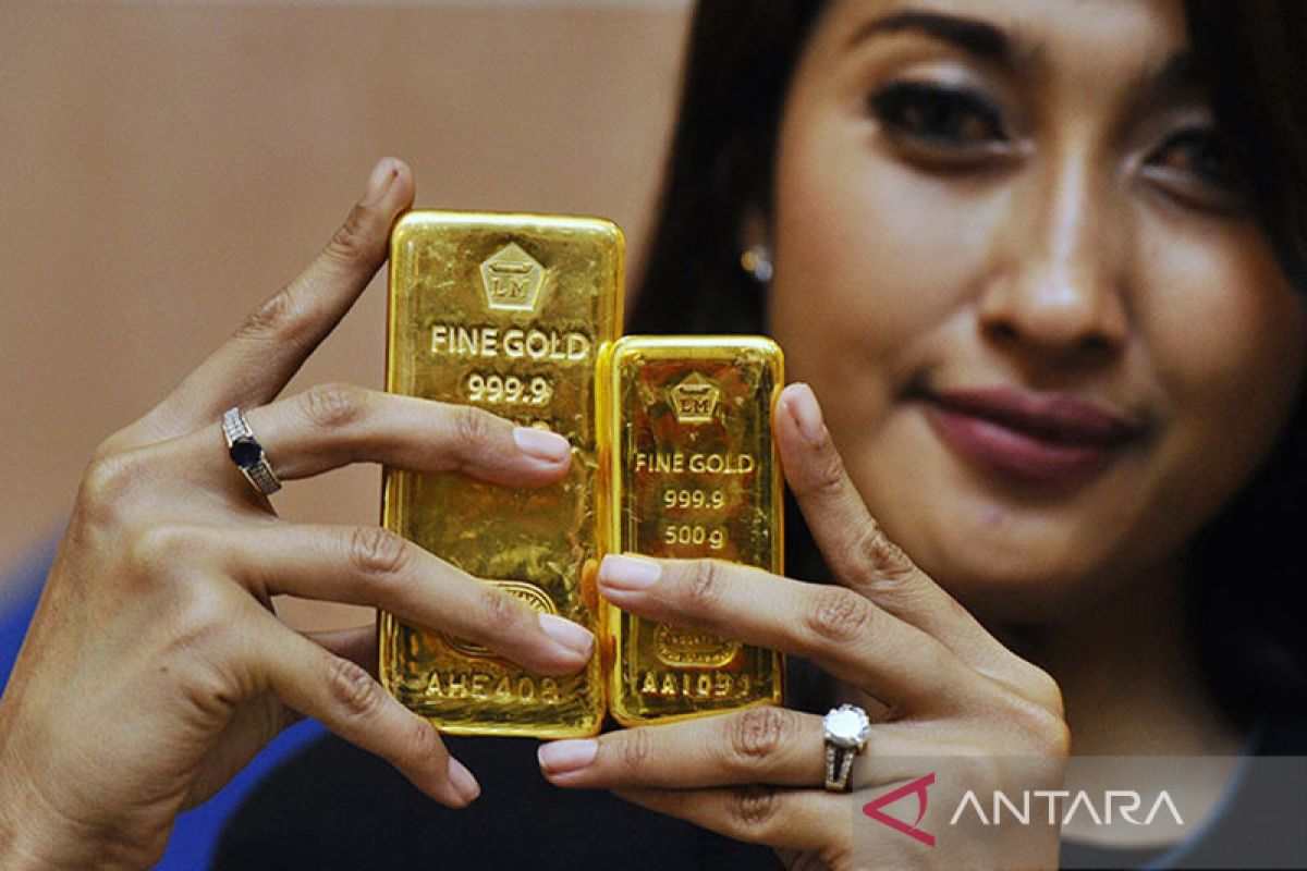 Harga emas Antam pagi ini turun Rp14.000 per gram