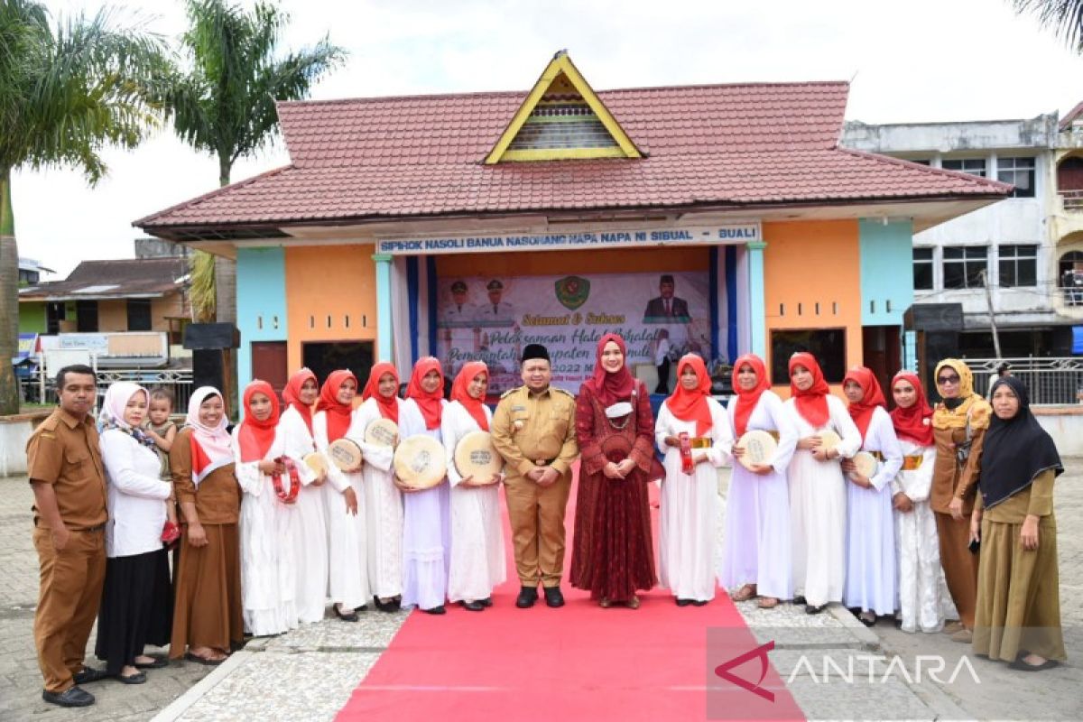 Bupati Tapsel ajak seluruh elemen bergandeng tangan maju majukan daerah