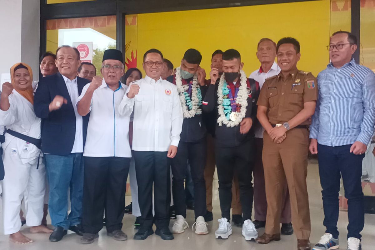 Karateka peraih medali SEA Games tiba di Lampung