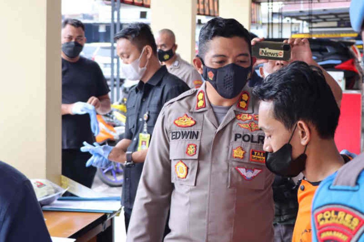 Polisi sebut motif pelaku teror bom di bank karena terlilit utang